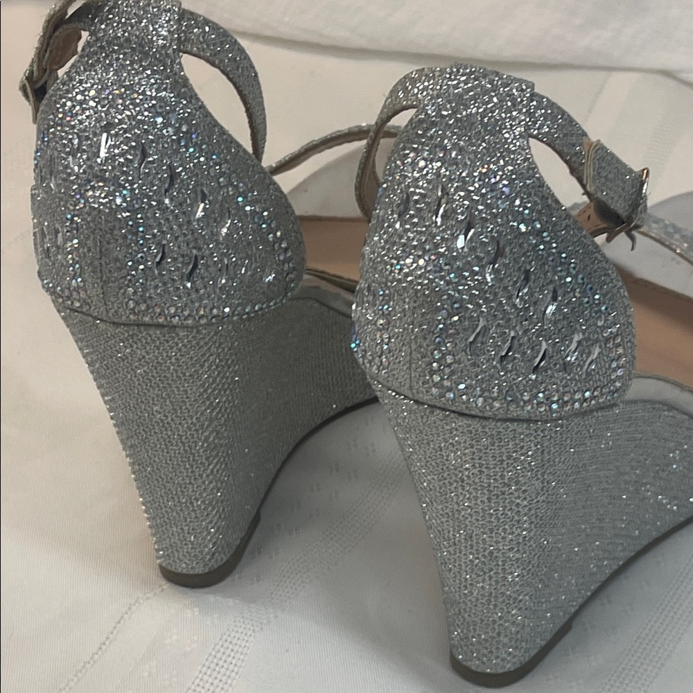 Ladies Forever Silver Sandal platform, sandal, size - Picture 8 of 16